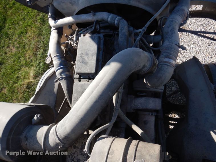 image for item DP0390 1996 International 9400  semi truck