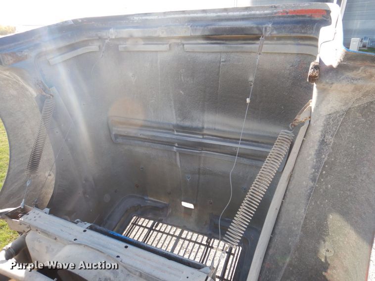 image for item DP0390 1996 International 9400  semi truck