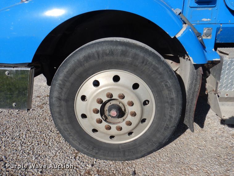 image for item DP0390 1996 International 9400  semi truck