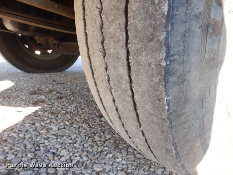 image for item DP0390 1996 International 9400  semi truck