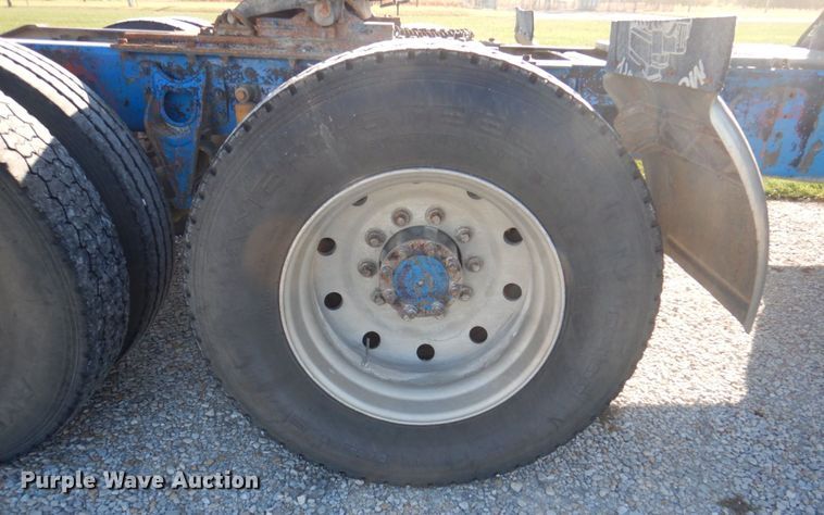 image for item DP0390 1996 International 9400  semi truck