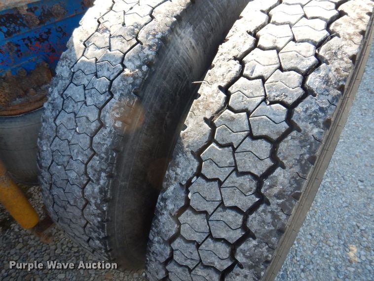 image for item DP0390 1996 International 9400  semi truck