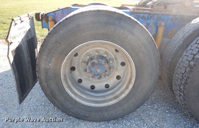 image for item DP0390 1996 International 9400  semi truck