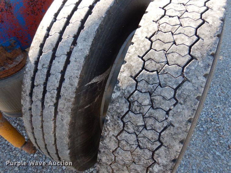 image for item DP0390 1996 International 9400  semi truck