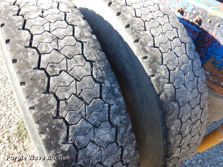 image for item DP0390 1996 International 9400  semi truck