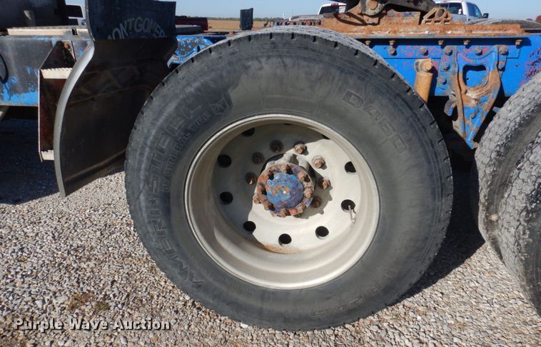 image for item DP0390 1996 International 9400  semi truck