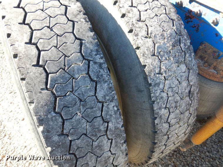 image for item DP0390 1996 International 9400  semi truck