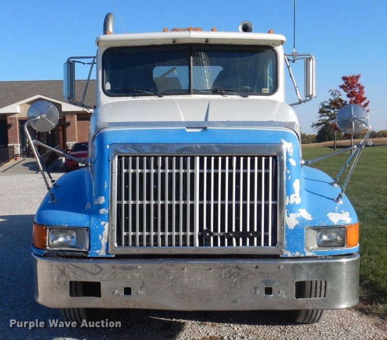 image for item DP0391 1996 International 9400  semi truck