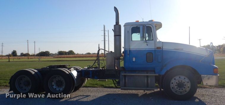 image for item DP0391 1996 International 9400  semi truck