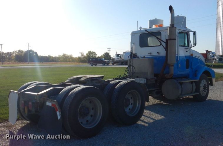 image for item DP0391 1996 International 9400  semi truck