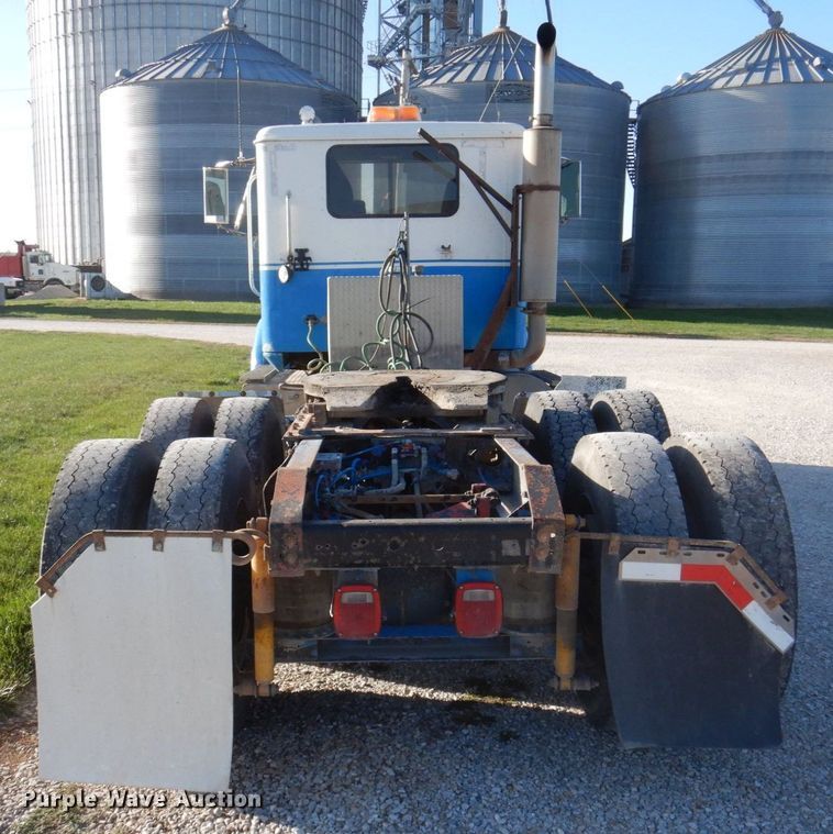 image for item DP0391 1996 International 9400  semi truck