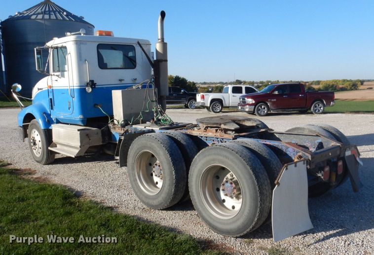 image for item DP0391 1996 International 9400  semi truck