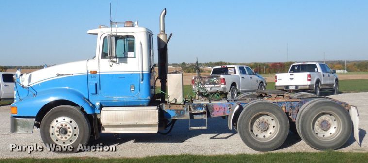 image for item DP0391 1996 International 9400  semi truck