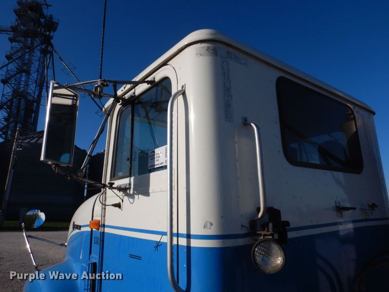 image for item DP0391 1996 International 9400  semi truck