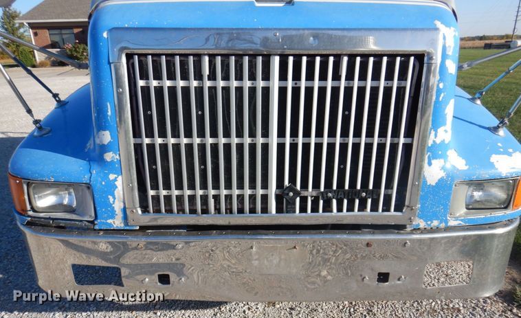 image for item DP0391 1996 International 9400  semi truck