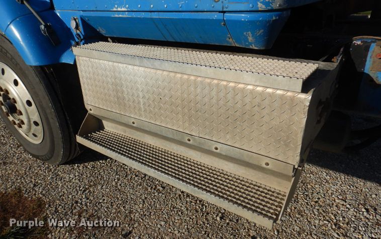 image for item DP0391 1996 International 9400  semi truck