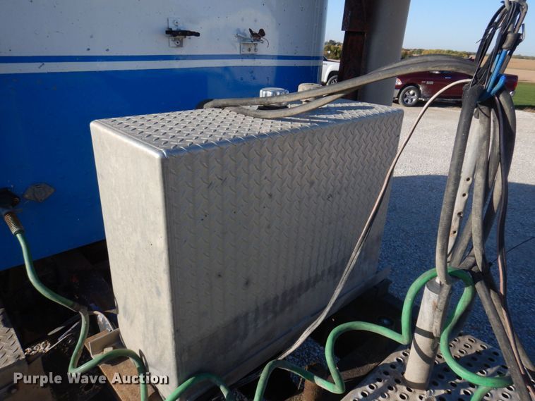 image for item DP0391 1996 International 9400  semi truck