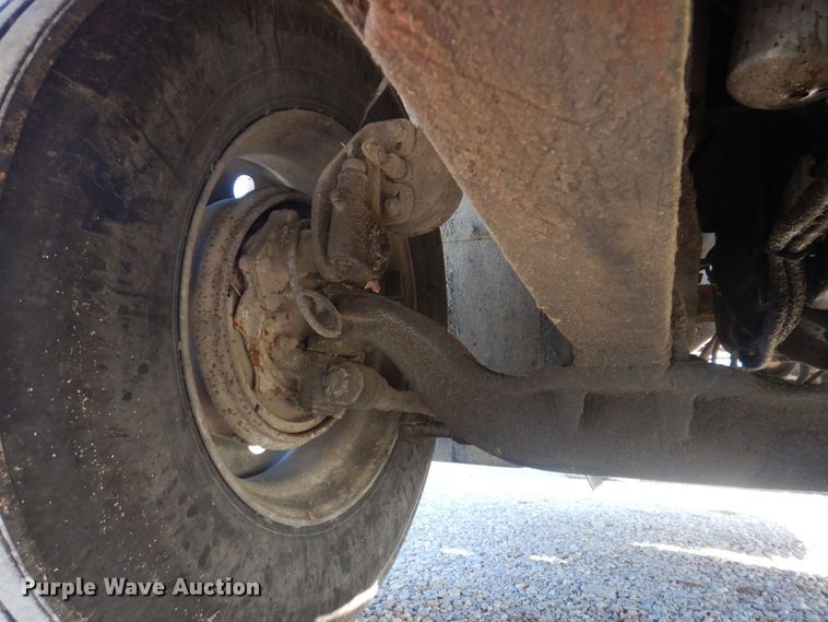 image for item DP0391 1996 International 9400  semi truck