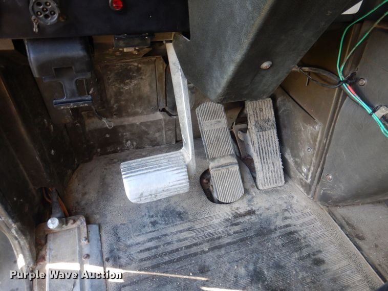 image for item DP0391 1996 International 9400  semi truck