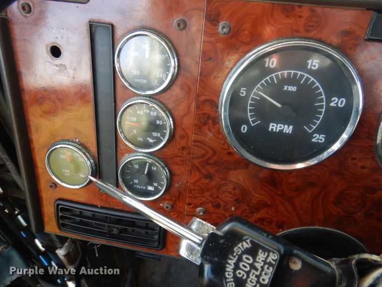 image for item DP0391 1996 International 9400  semi truck