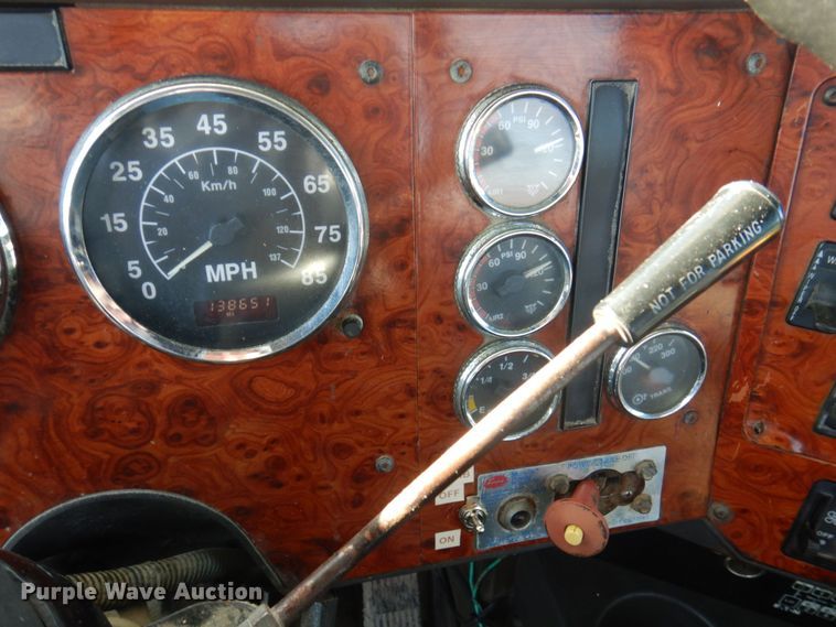 image for item DP0391 1996 International 9400  semi truck