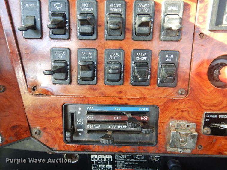 image for item DP0391 1996 International 9400  semi truck