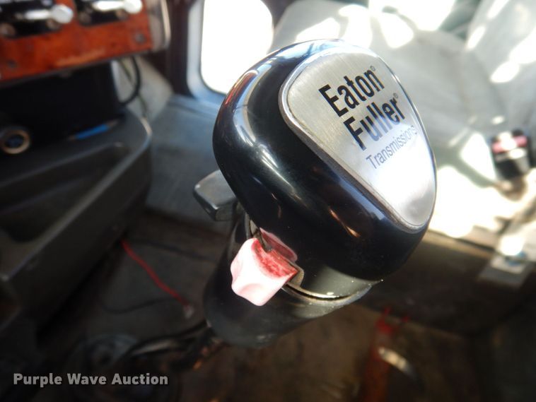 image for item DP0391 1996 International 9400  semi truck