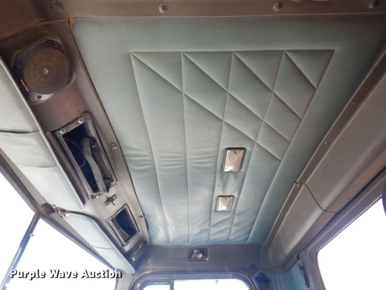 image for item DP0391 1996 International 9400  semi truck