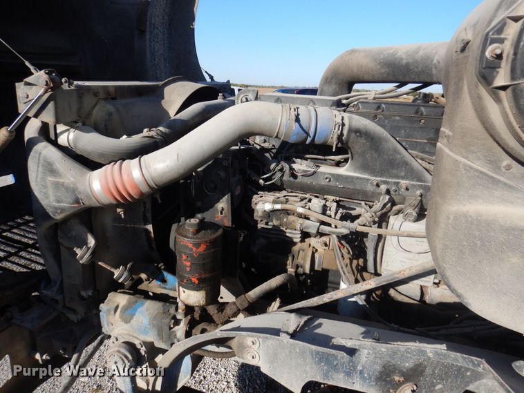 image for item DP0391 1996 International 9400  semi truck