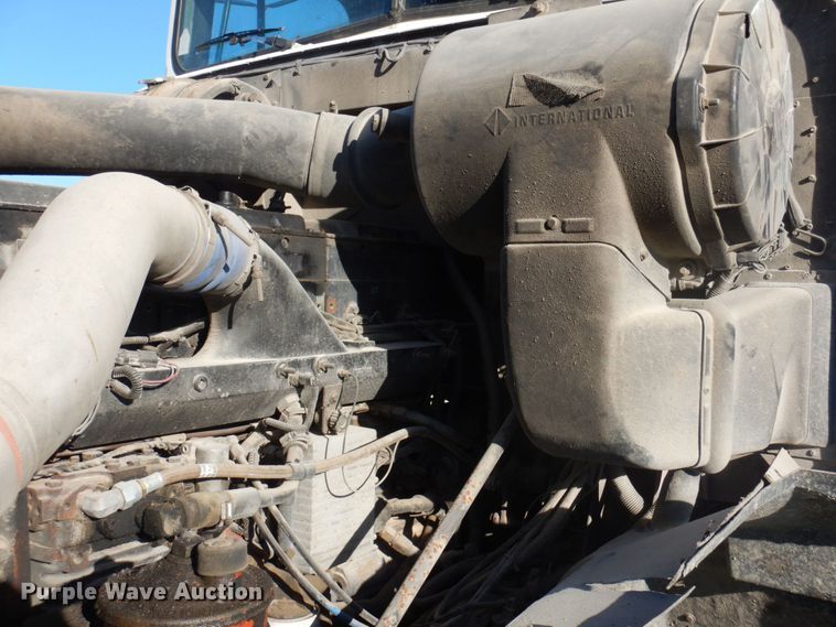 image for item DP0391 1996 International 9400  semi truck