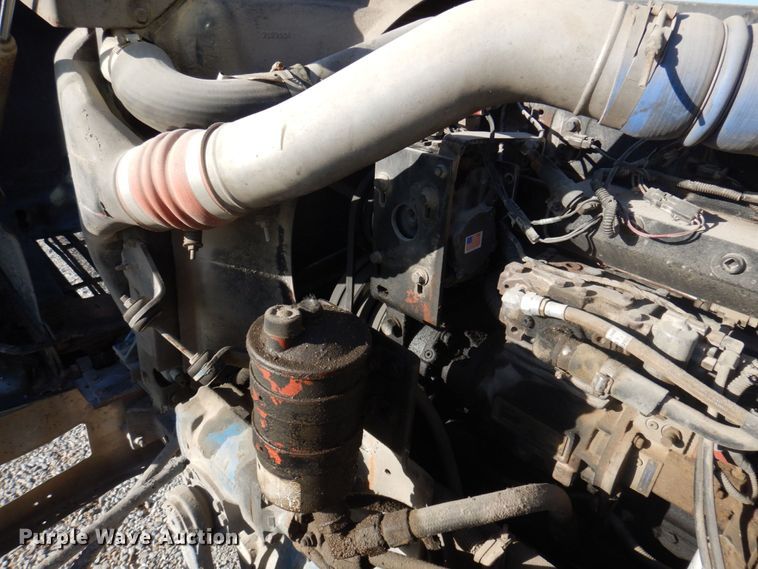 image for item DP0391 1996 International 9400  semi truck