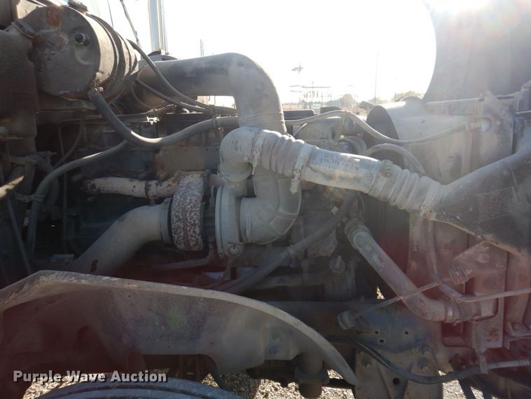 image for item DP0391 1996 International 9400  semi truck