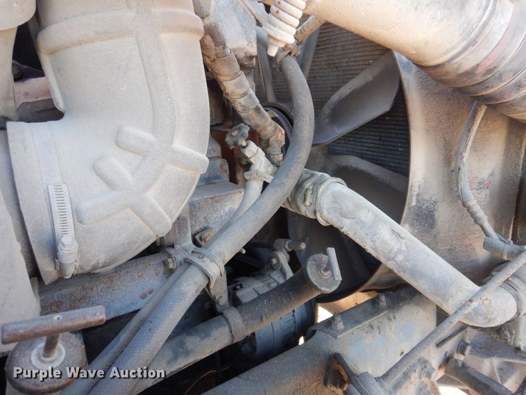 image for item DP0391 1996 International 9400  semi truck