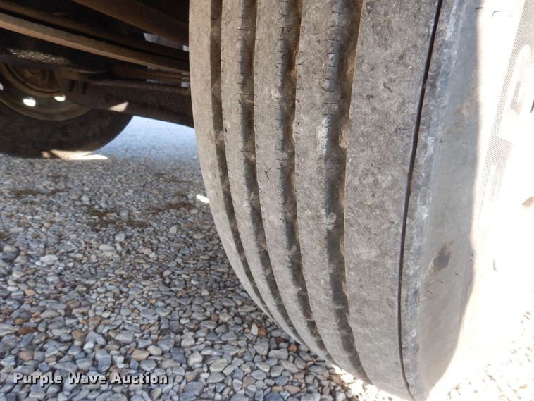 image for item DP0391 1996 International 9400  semi truck