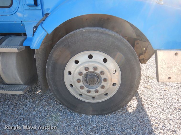 image for item DP0391 1996 International 9400  semi truck