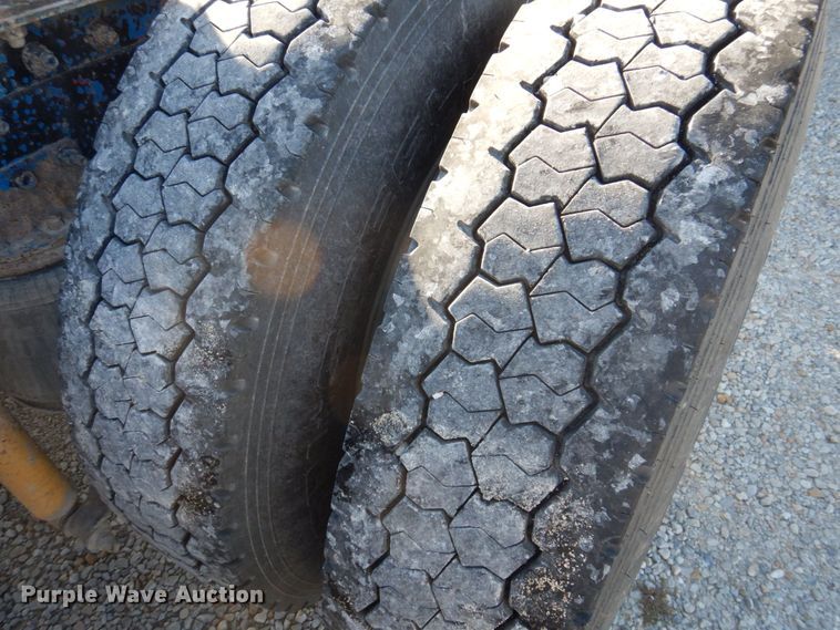 image for item DP0391 1996 International 9400  semi truck