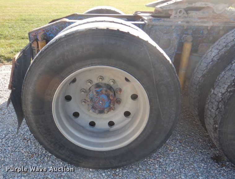 image for item DP0391 1996 International 9400  semi truck