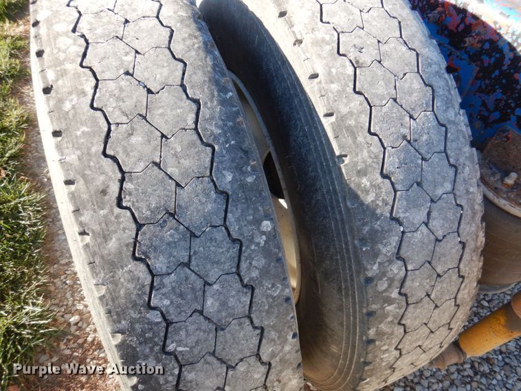 image for item DP0391 1996 International 9400  semi truck