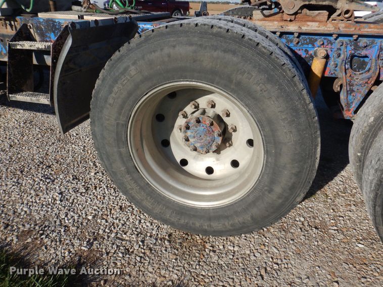 image for item DP0391 1996 International 9400  semi truck