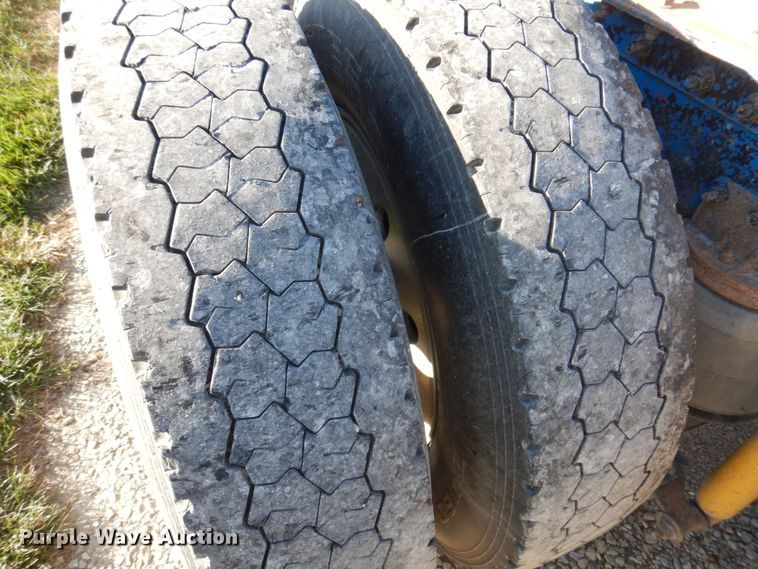 image for item DP0391 1996 International 9400  semi truck