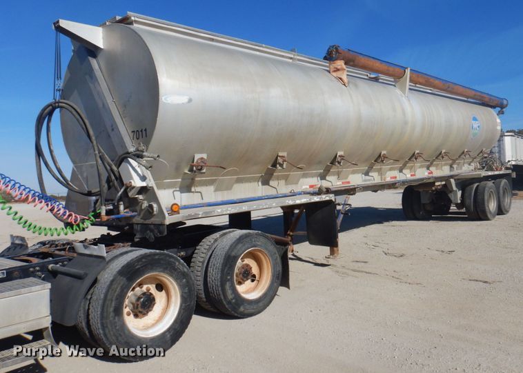 image for item DP0396 2006 Hensley  feed delivery trailer