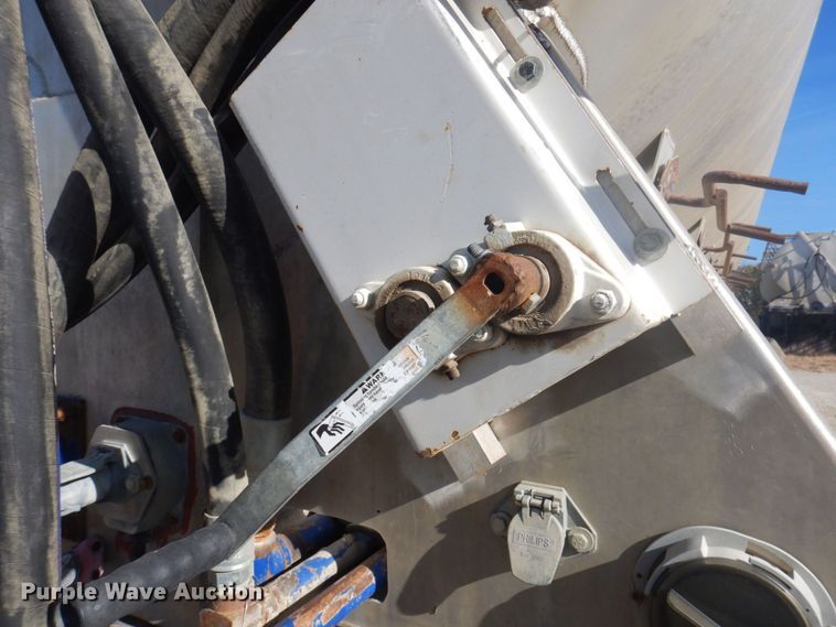 image for item DP0396 2006 Hensley  feed delivery trailer