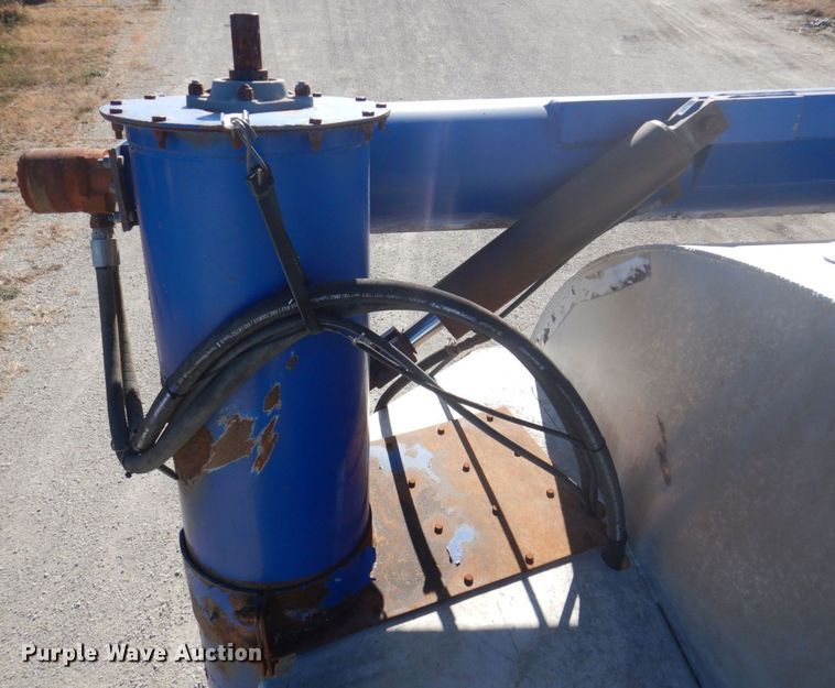 image for item DP0396 2006 Hensley  feed delivery trailer