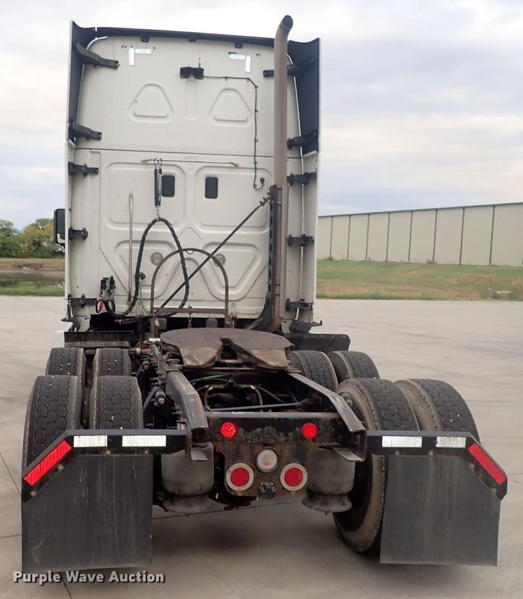 image for item DQ2975 2016 Freightliner Cascadia Evolution  semi truck