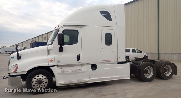 image for item DQ2975 2016 Freightliner Cascadia Evolution  semi truck