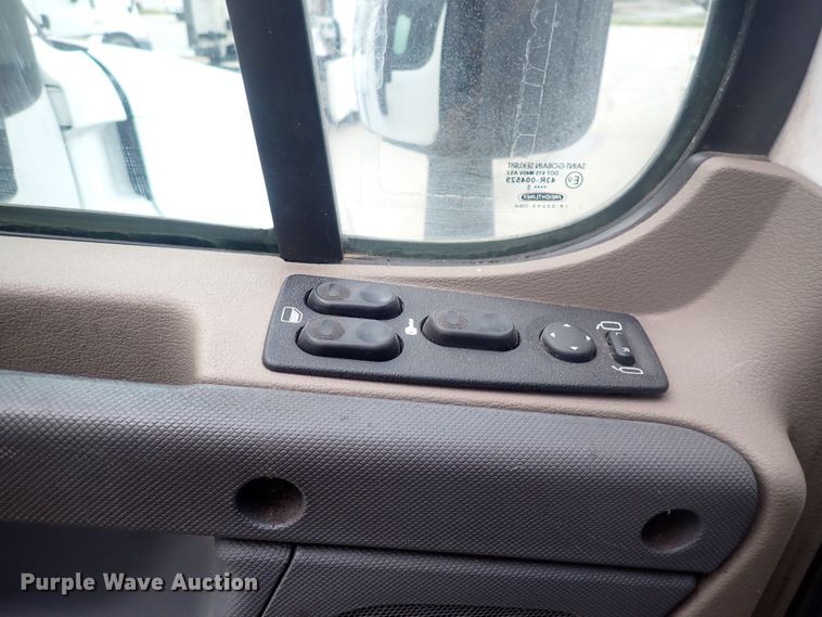 image for item DQ2975 2016 Freightliner Cascadia Evolution  semi truck