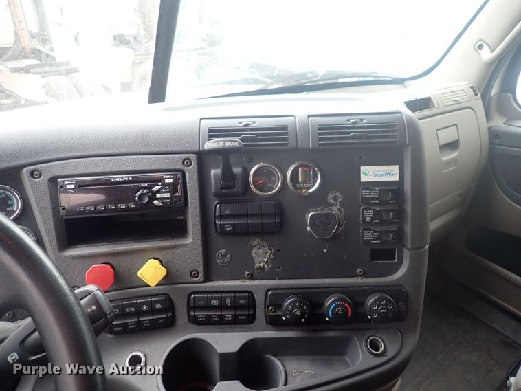 image for item DQ2975 2016 Freightliner Cascadia Evolution  semi truck