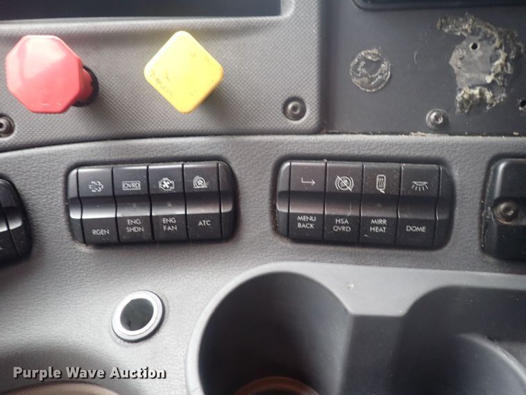 image for item DQ2975 2016 Freightliner Cascadia Evolution  semi truck