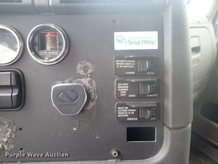 image for item DQ2975 2016 Freightliner Cascadia Evolution  semi truck