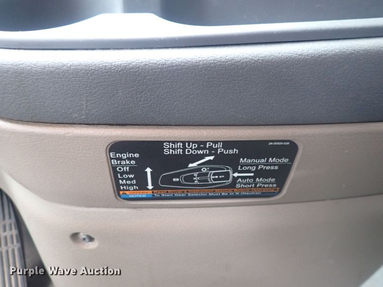 image for item DQ2975 2016 Freightliner Cascadia Evolution  semi truck